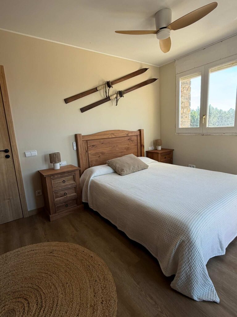 Dormitorio de Casa Susterris, casa rural en el Pirineo leridano